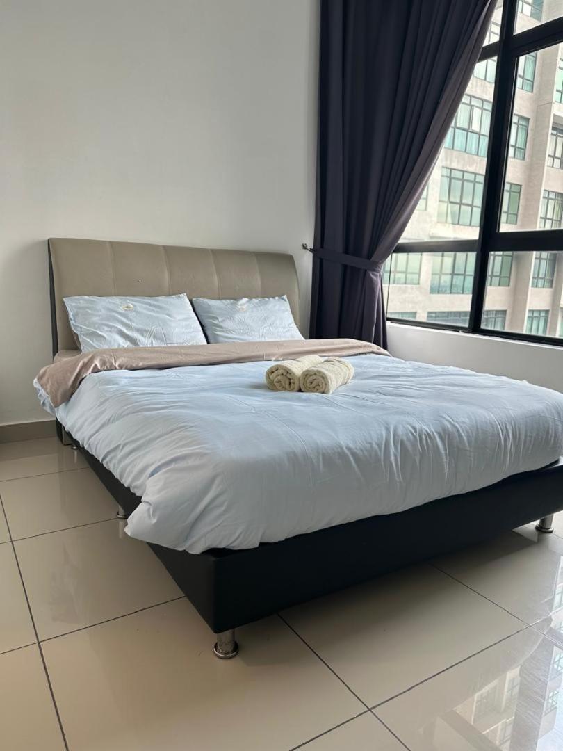 Conezion, Pool View High Floor, Beside Ioi Mall, Opposite Hospital Serdang, Beside Uniteen And Upm, Pangsapuri Putrajaya