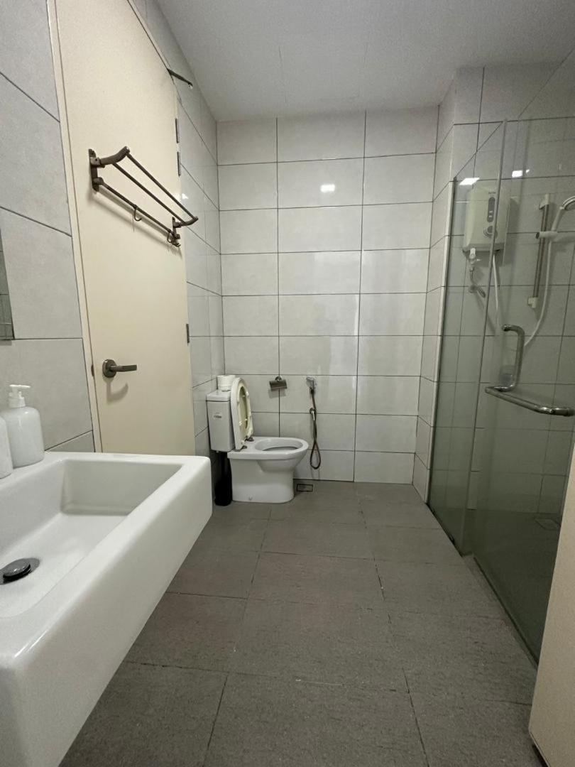 Conezion, Pool View High Floor, Beside Ioi Mall, Opposite Hospital Serdang, Beside Uniteen And Upm, Pangsapuri Putrajaya